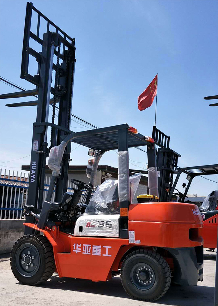 高配四驱越野叉车