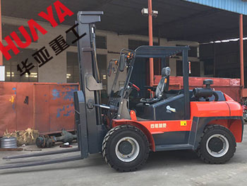 一体越野叉车3.5吨红色