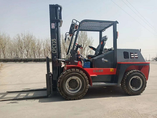 3.5吨后转向四驱越野叉车