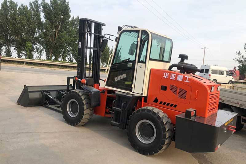 越野叉车带铲斗