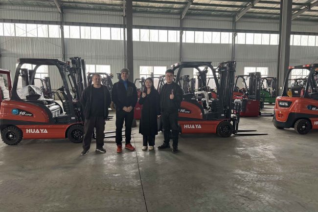 Kazakhstani Customer Visits HUAYA Factory